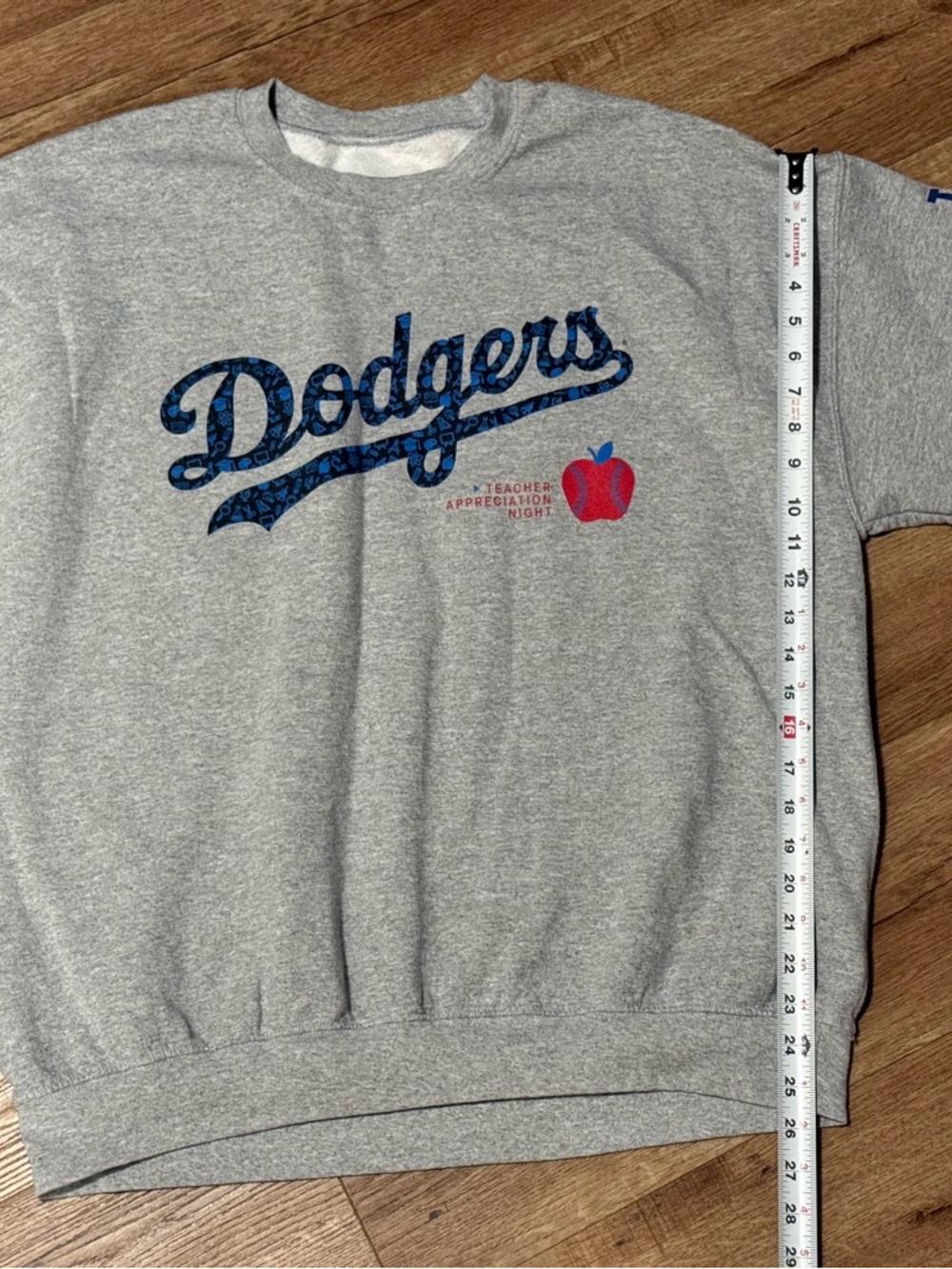 Los Angeles Dodgers Sweater XL Teacher Appreciation Night Sweatshirt - Picture 7 of 8